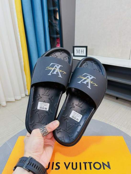 Picture of Louis Vuitton Slippers _SKULVsz38-44mnf06081268